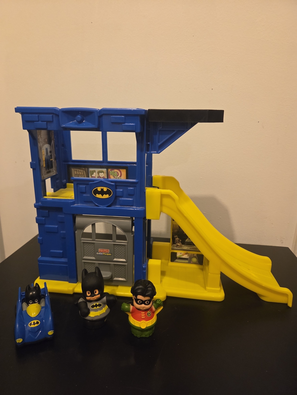 Little People DC Super Friends Batcave Car Ramp Playset